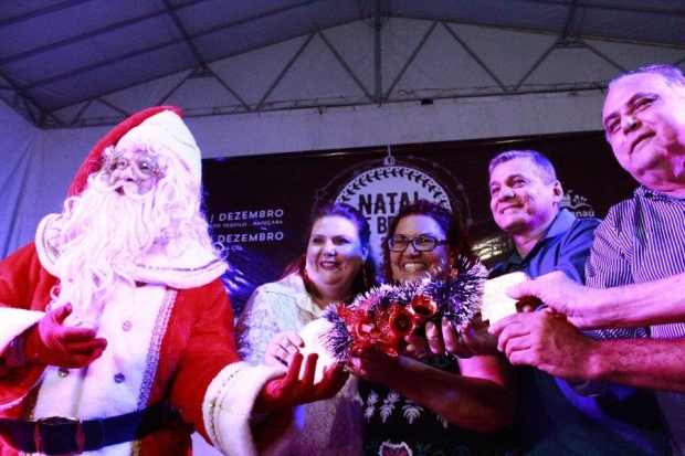 No momento, você está visualizando Natal de Brilho de Maracanaú 2015 é marcado por grandes atrações e chegada do Papai Noel na Praça da CDL