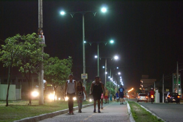 You are currently viewing Diversos bairros de Maracanaú recebem nova iluminação