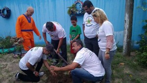 Leia mais sobre o artigo Semam realiza ação de limpeza e educação no bairro Vida Nova