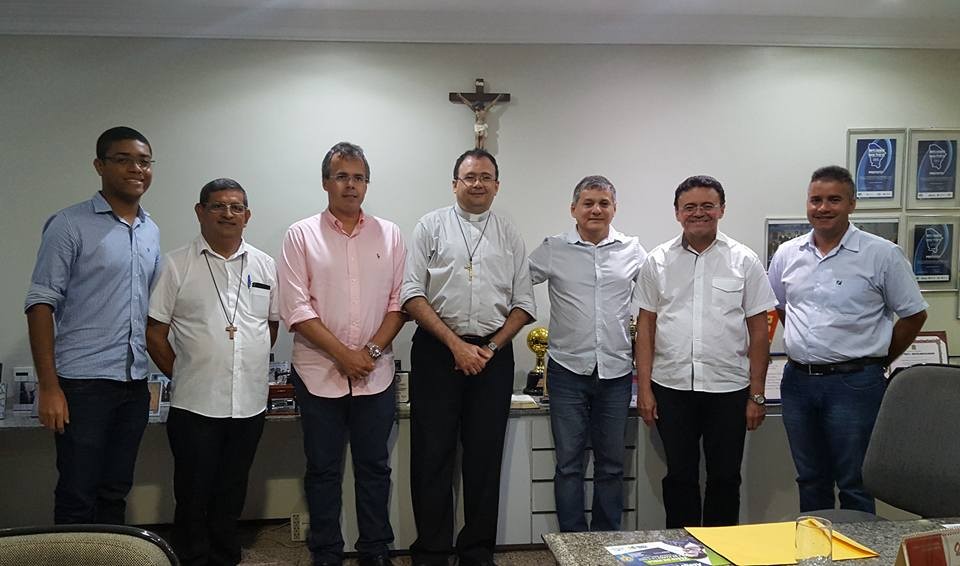 No momento, você está visualizando Prefeito recebe padres para apresentar o Alegria & Louvor 2016