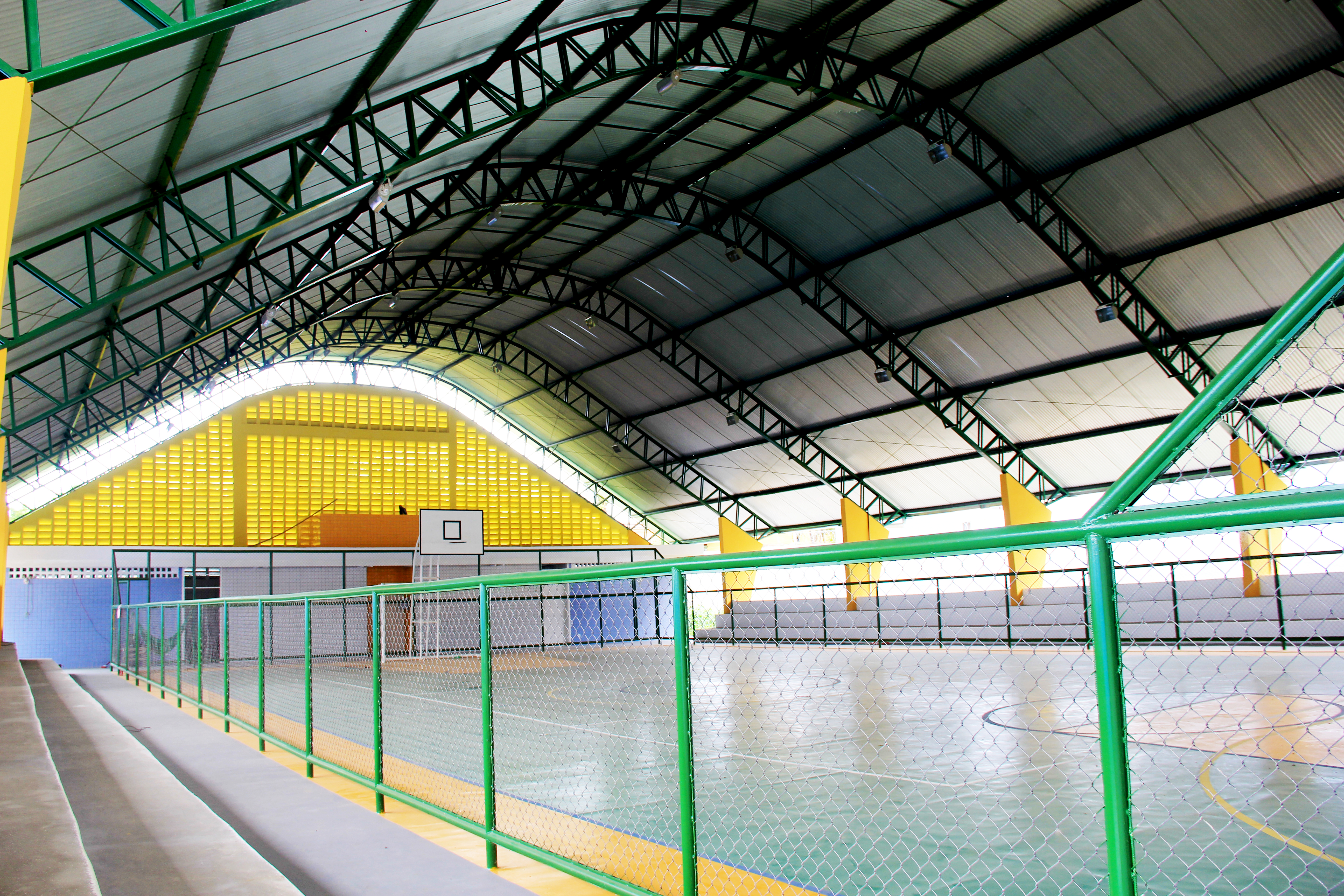 No momento, você está visualizando Prefeitura de Maracanaú entrega Quadra Poliesportiva Coberta da Escola Maria Rochelle