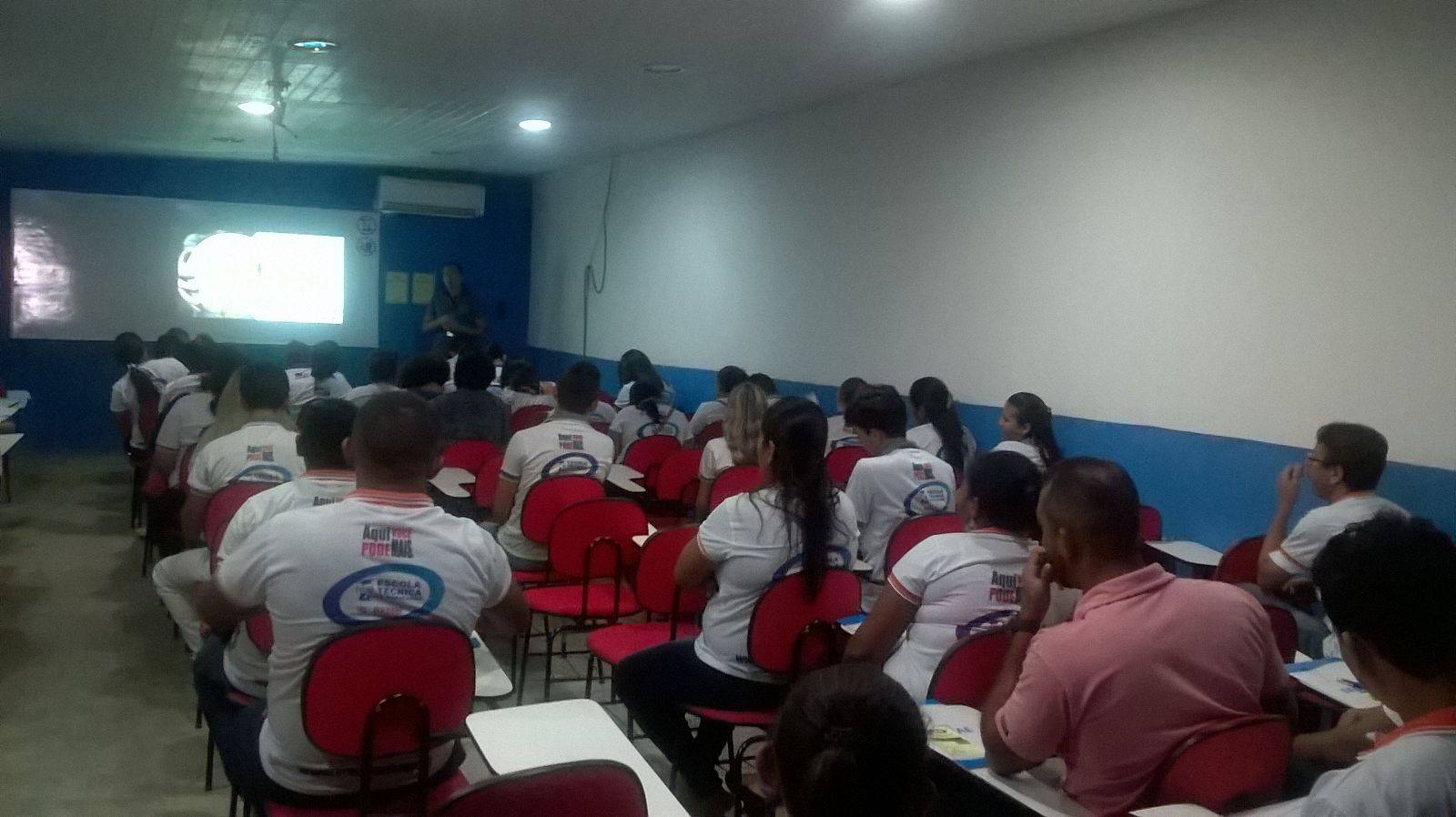 No momento, você está visualizando Profissionais da Secretaria de Ciência, Tecnologia, Inovação e Formação Tecnológica realizaram a Feira do Empreendedor
