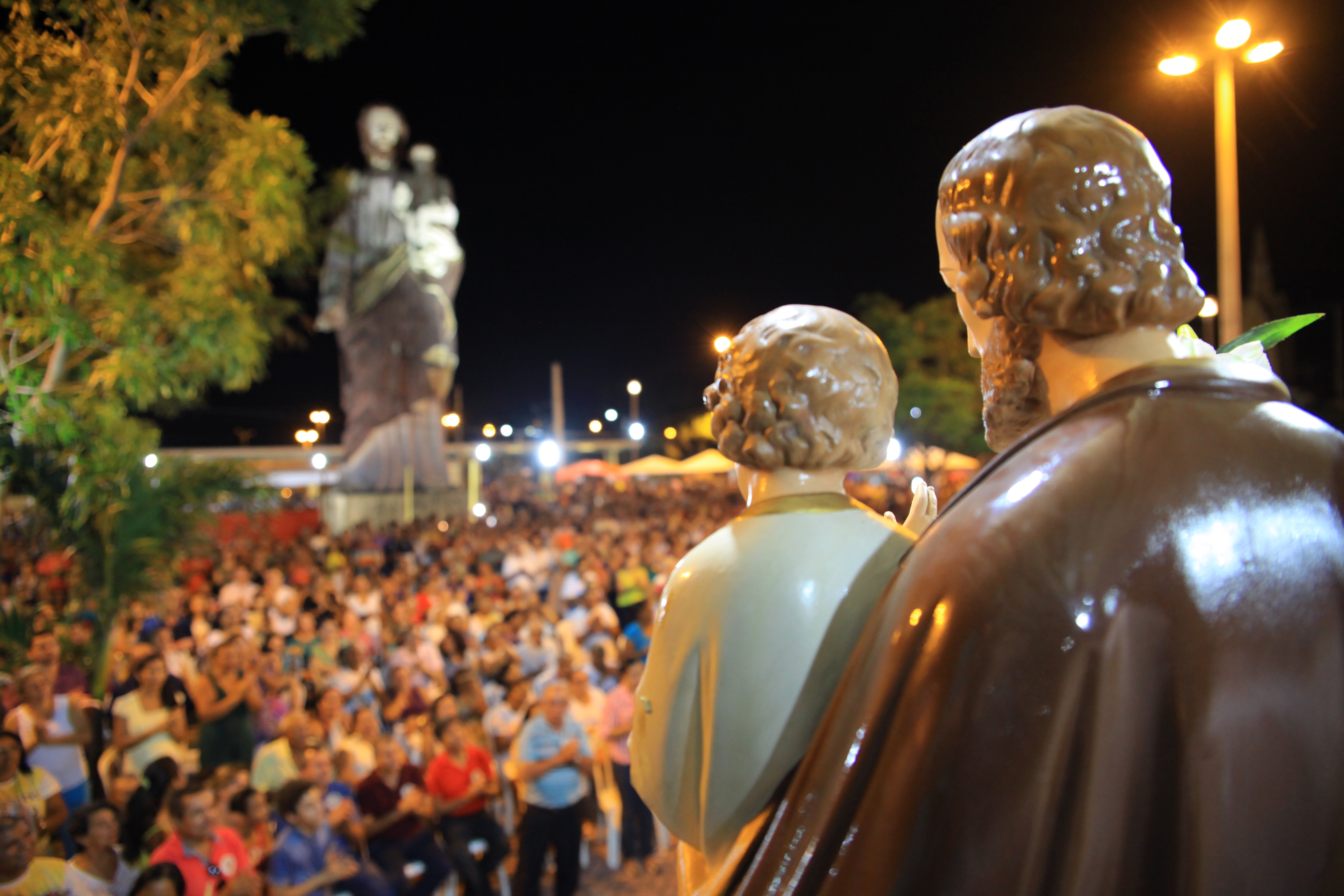 Você está visualizando atualmente Procissão e missa marcam o encerramento da festa de São José em Maracanaú