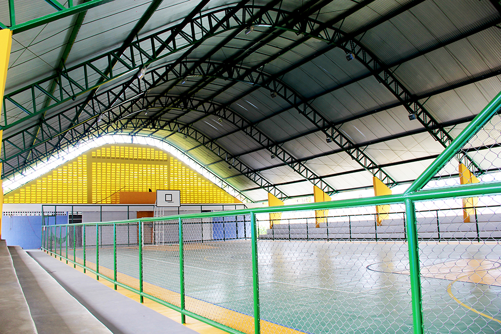 Você está visualizando atualmente Prefeitura inaugura quadra poliesportiva coberta da Escola Manoel Moreira Lima