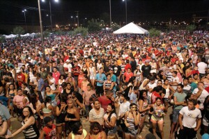 Read more about the article Carnaval em Maracanaú reúne  mais de 20 mil foliões por noite