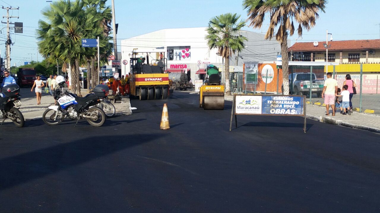 You are currently viewing Prefeitura realiza recuperação do asfalto da Av. Carlos Jereissati