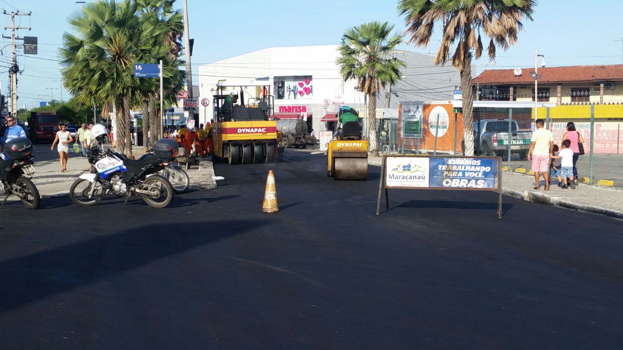 No momento, você está visualizando Prefeitura realiza recuperação do asfalto da Av. Carlos Jereissati
