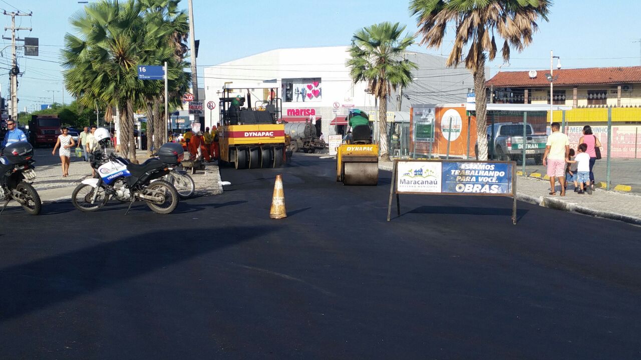 Você está visualizando atualmente Prefeitura realiza recuperação do asfalto da Av. Carlos Jereissati