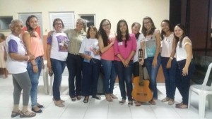 Read more about the article Seinfra realiza atividades com moradoras do Residencial Demócrito Dummar II