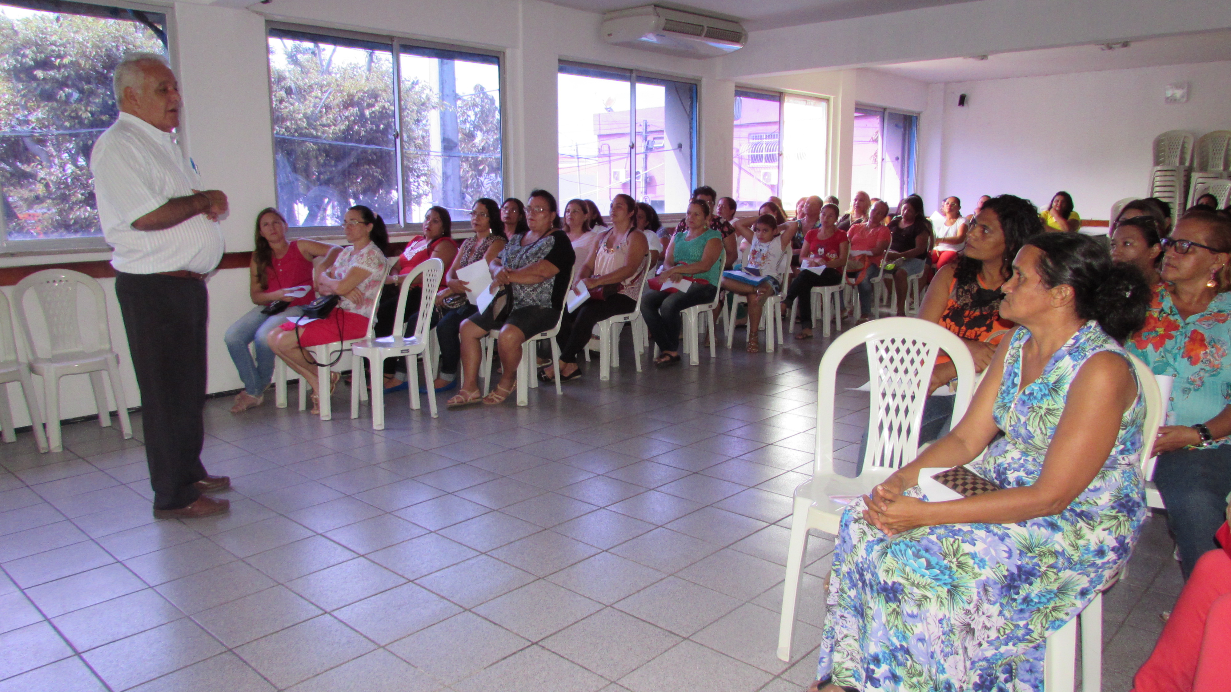 Você está visualizando atualmente Secretaria de Educação realiza capacitação com merendeiras da rede municipal