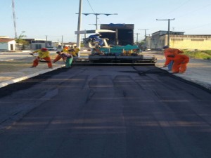 Leia mais sobre o artigo Residencial Maracanaú recebe obras de recuperação de vias e asfalto