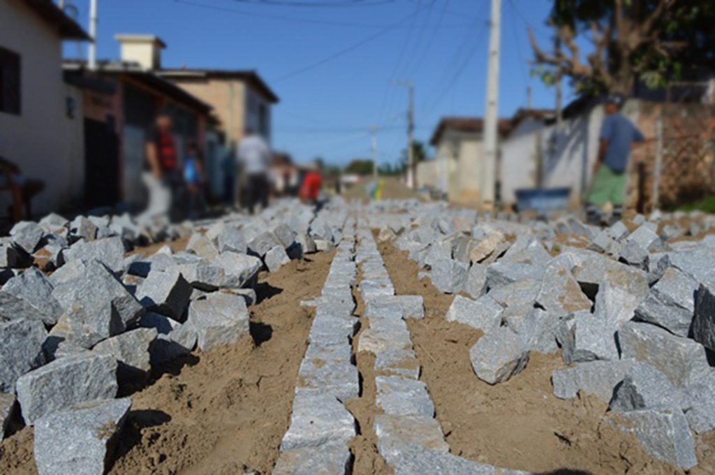 Você está visualizando atualmente Obras de pavimentação requalificam ruas do Siqueira