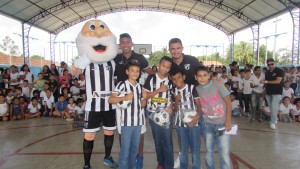 Read more about the article Time do Ceará visita a Escola Francisco Antônio Fontenele