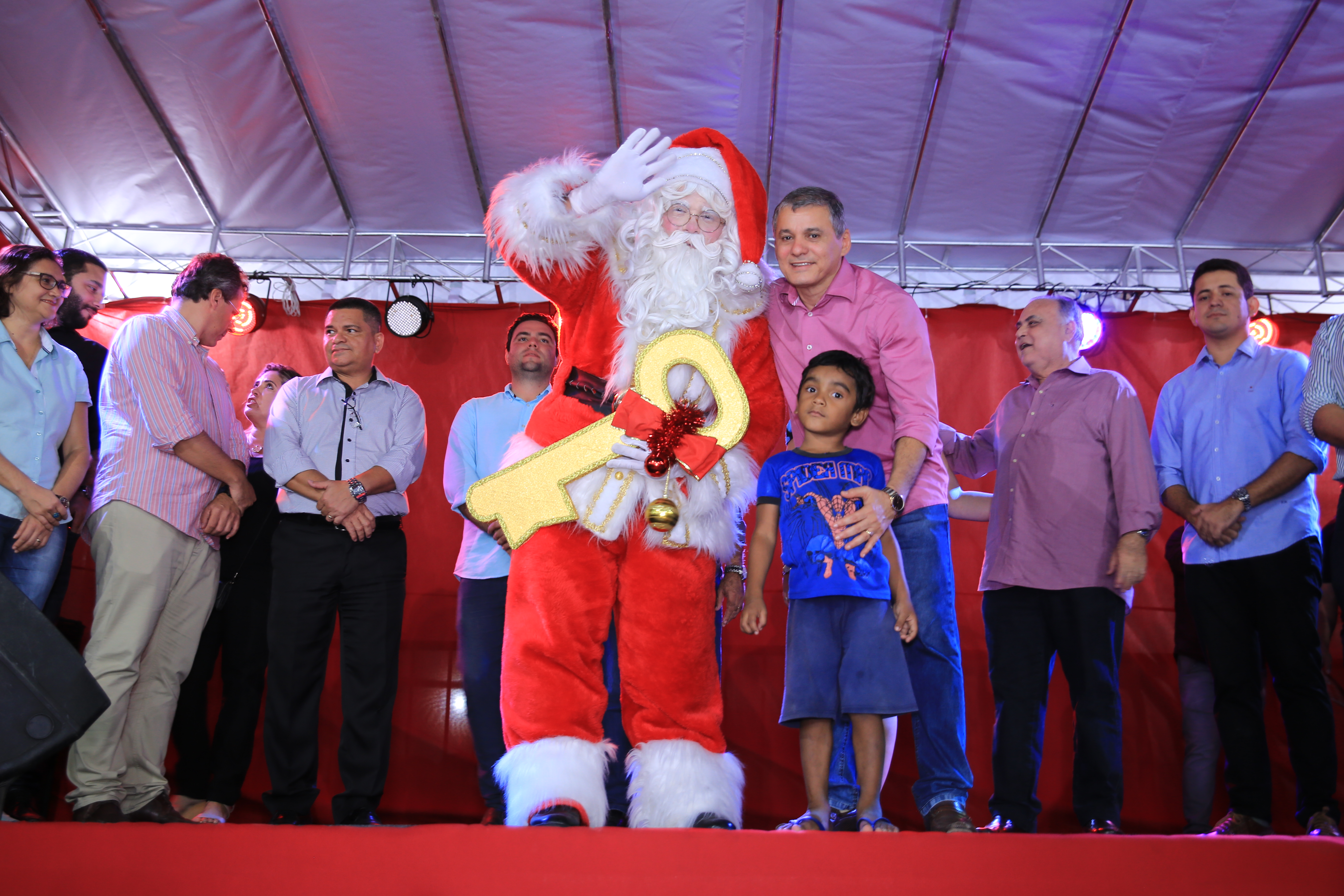 No momento, você está visualizando Maracanaú inicia Estação de Natal com a Chegada do Papai Noel