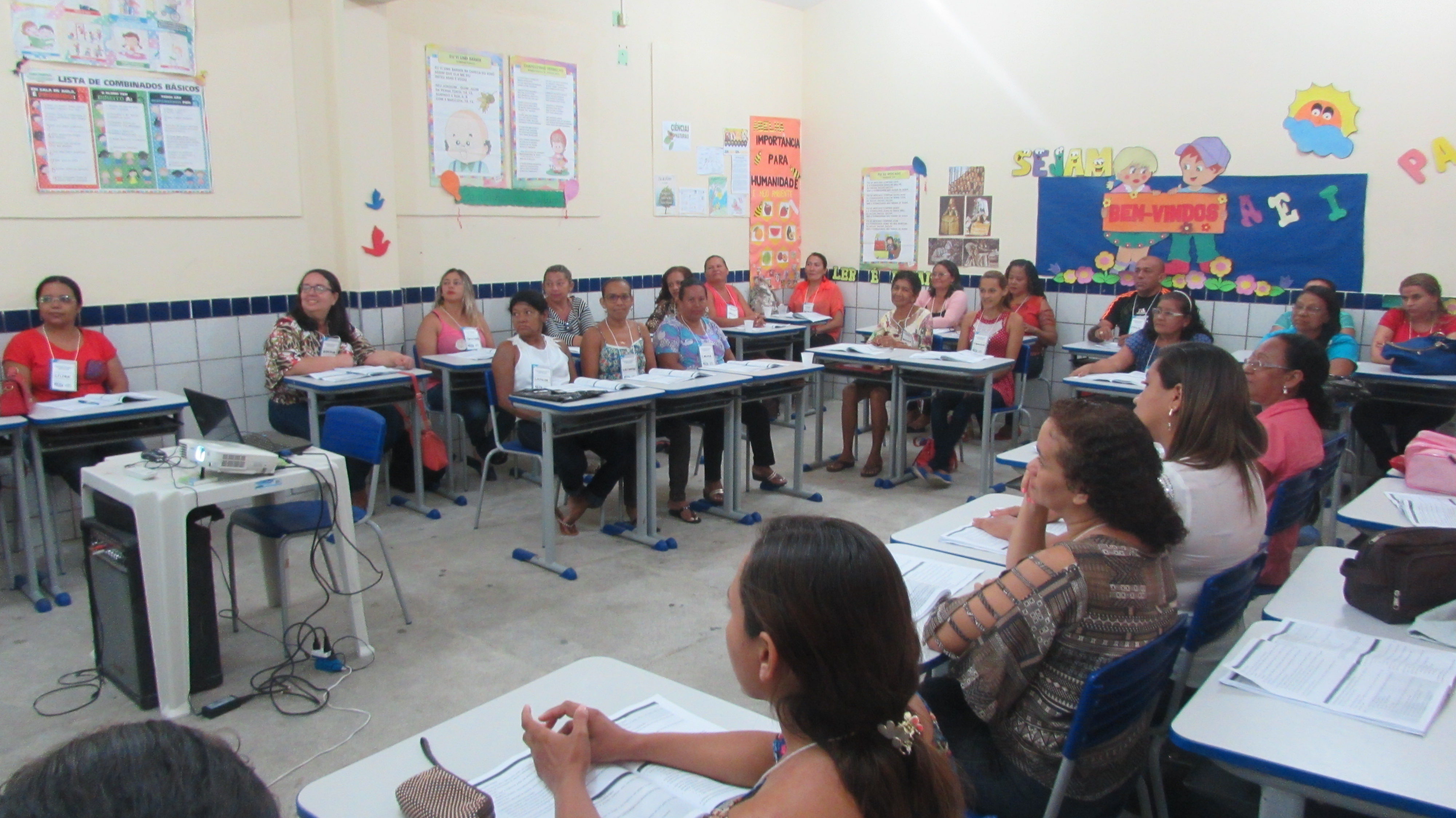 Você está visualizando atualmente Prefeitura de Maracanaú realiza Capacitação para Auxiliares de Serviços Gerais das Escolas Municipais