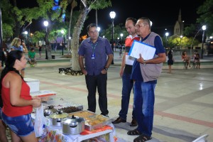 Read more about the article Prefeitura de Maracanaú realiza fiscalização da ocupação irregular da Praça da Estação