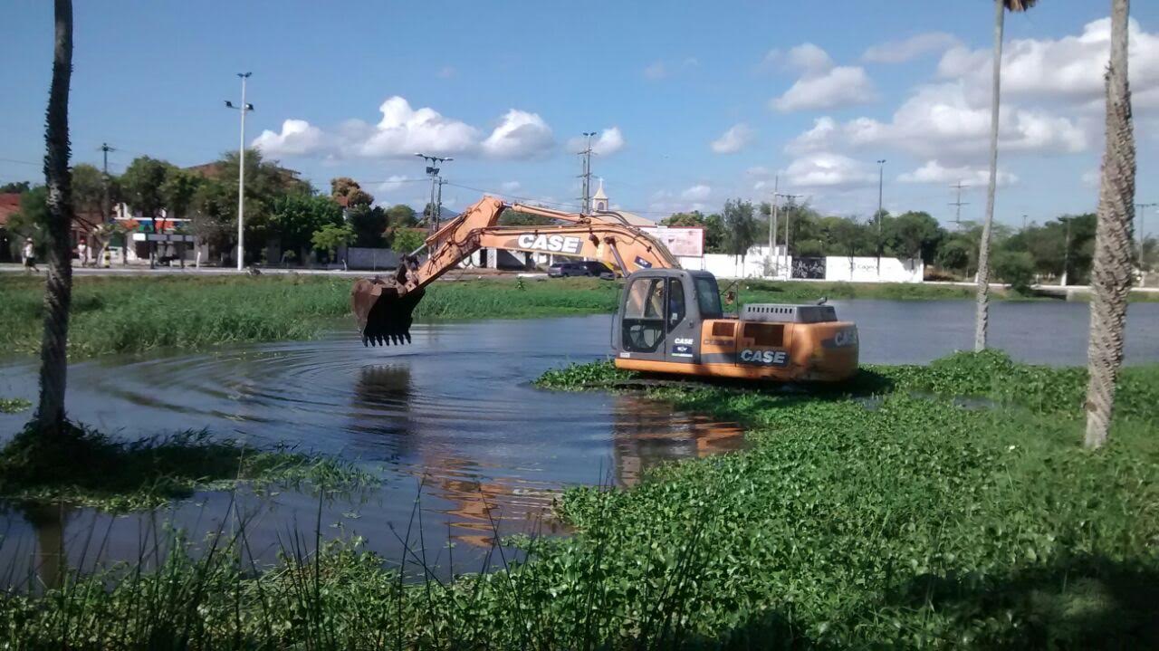 Você está visualizando atualmente Prefeitura realiza limpeza nas lagoas do Município