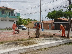 Leia mais sobre o artigo Seinfra realiza a limpeza das vias de diversos bairros