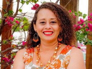 Read more about the article Escritora maracanauense Bia Lopes publica cordel que reflete questões femininas