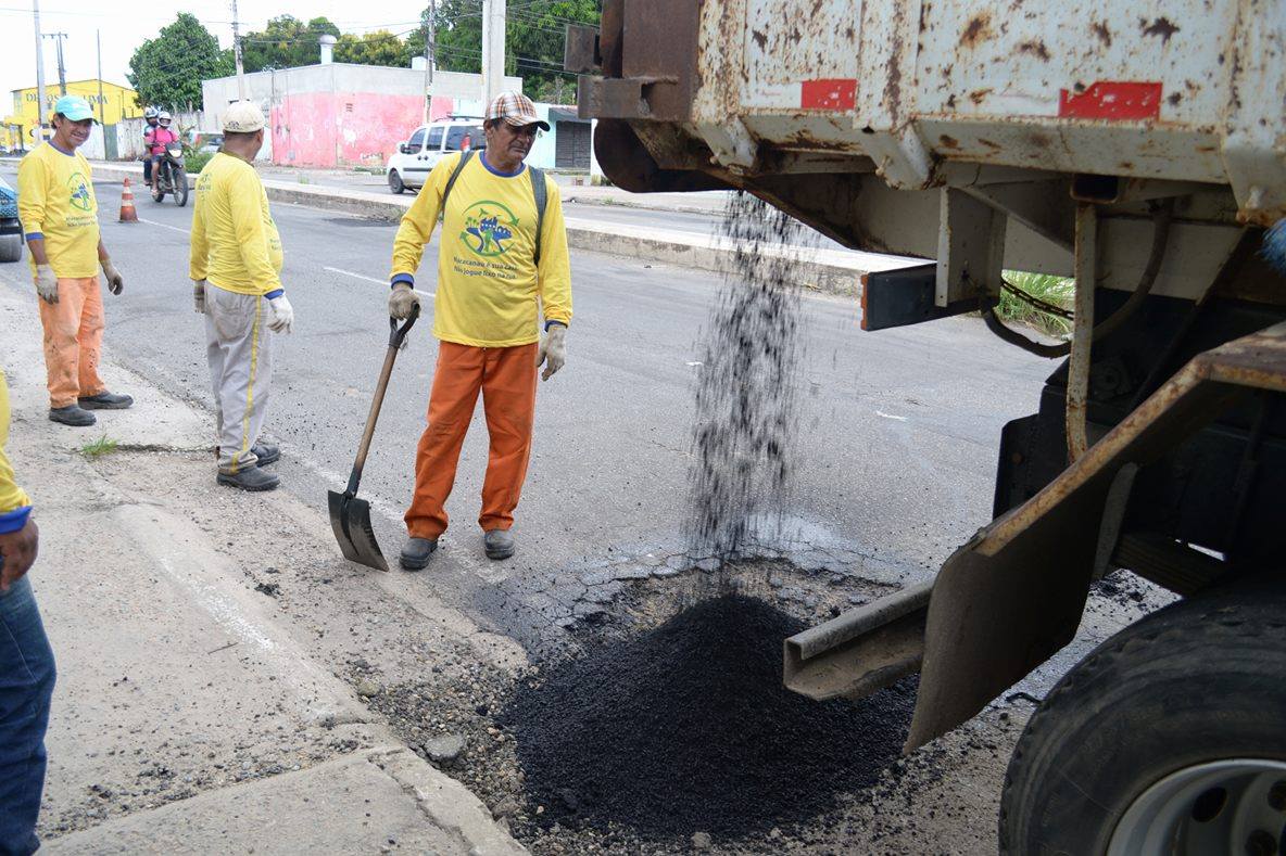 Você está visualizando atualmente Prefeitura inicia trabalho de recuperação do asfalto nas avenidas e ruas de Maracanaú