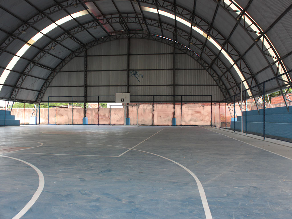 No momento, você está visualizando Escola Valdênia Acelino da Silva recebe Quadra Poliesportiva Coberta