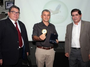 Leia mais sobre o artigo Prefeito Firmo Camurça recebe homenagem do IFCE Campus Maracanaú