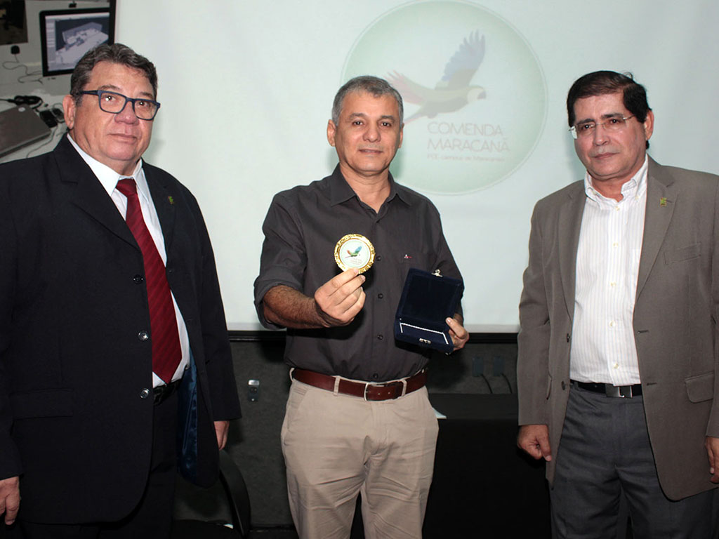 No momento, você está visualizando Prefeito Firmo Camurça recebe homenagem do IFCE Campus Maracanaú