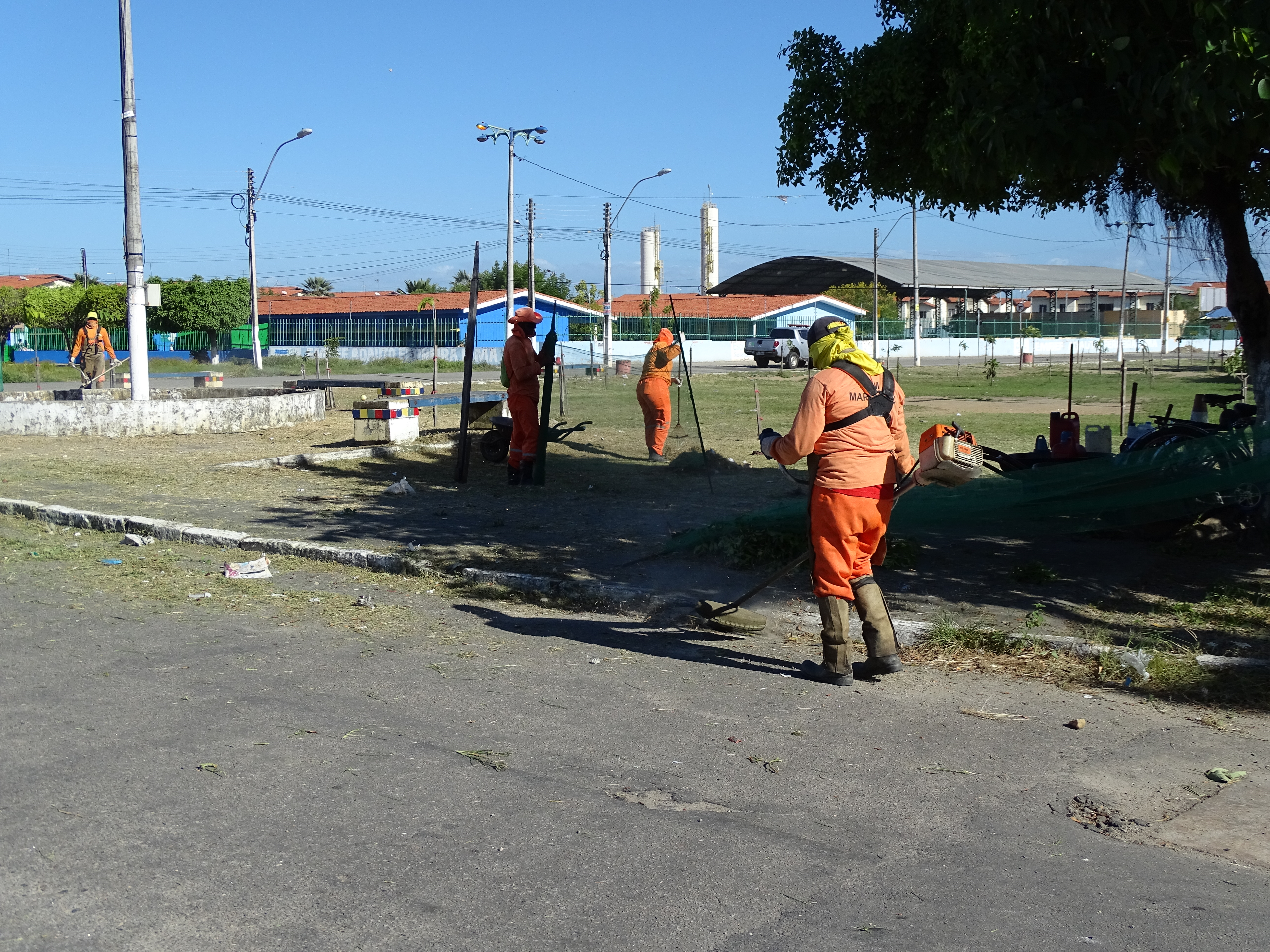 No momento, você está visualizando SeInfra realiza limpeza em diversos pontos do Conjunto Timbó