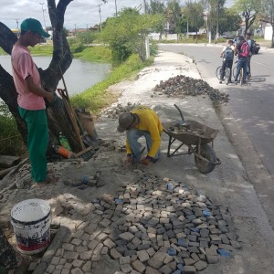 Leia mais sobre o artigo Prefeitura realiza recuperação do calçadão da Lagoa do Mingau