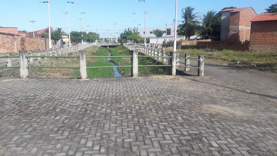 Você está visualizando atualmente Prefeitura realiza limpeza do Riacho Salgadinho na Pajuçara