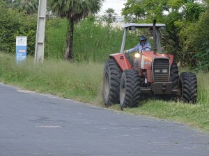 Leia mais sobre o artigo SeInfra realiza limpeza no Distrito Industrial I