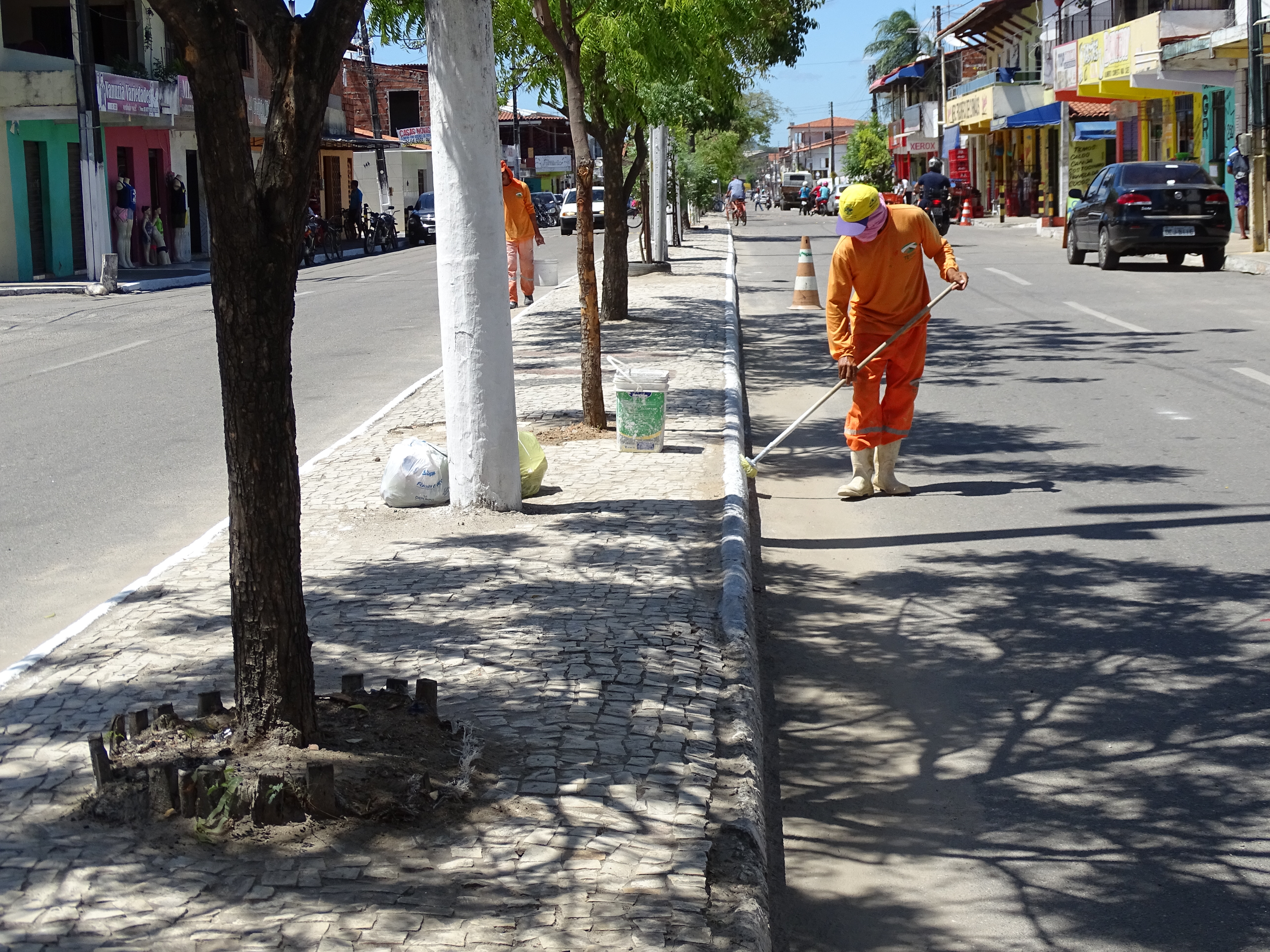 Você está visualizando atualmente Prefeitura realiza limpeza em diversos pontos do bairro Acaracuzinho