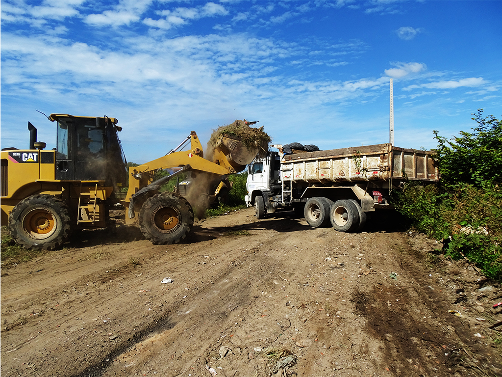 Você está visualizando atualmente Prefeitura realiza remoção de rampas em diversos bairros do Município