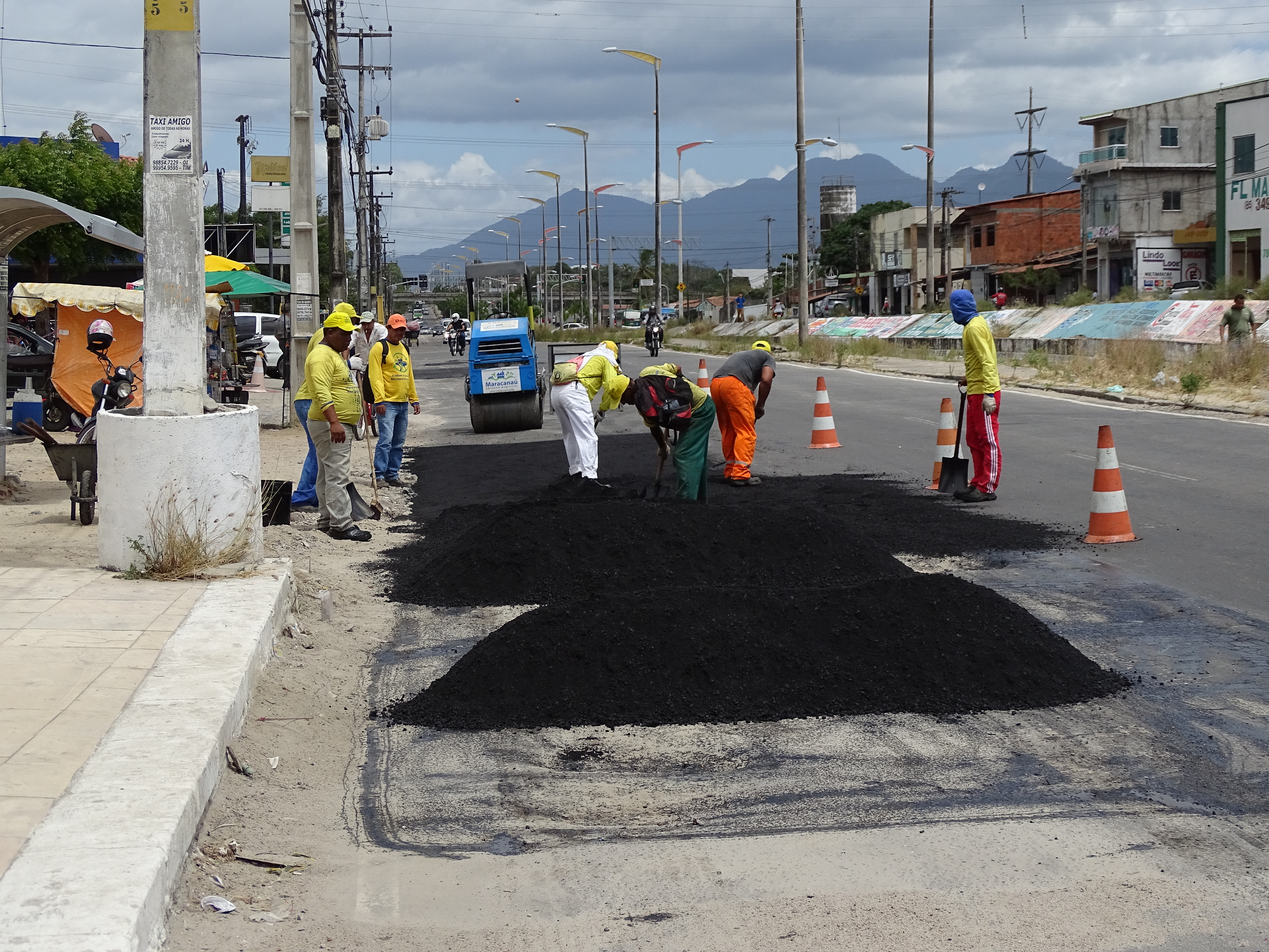Você está visualizando atualmente Prefeitura realiza recuperação Asfáltica da Avenida Osório de Paiva e Cônego de Castro