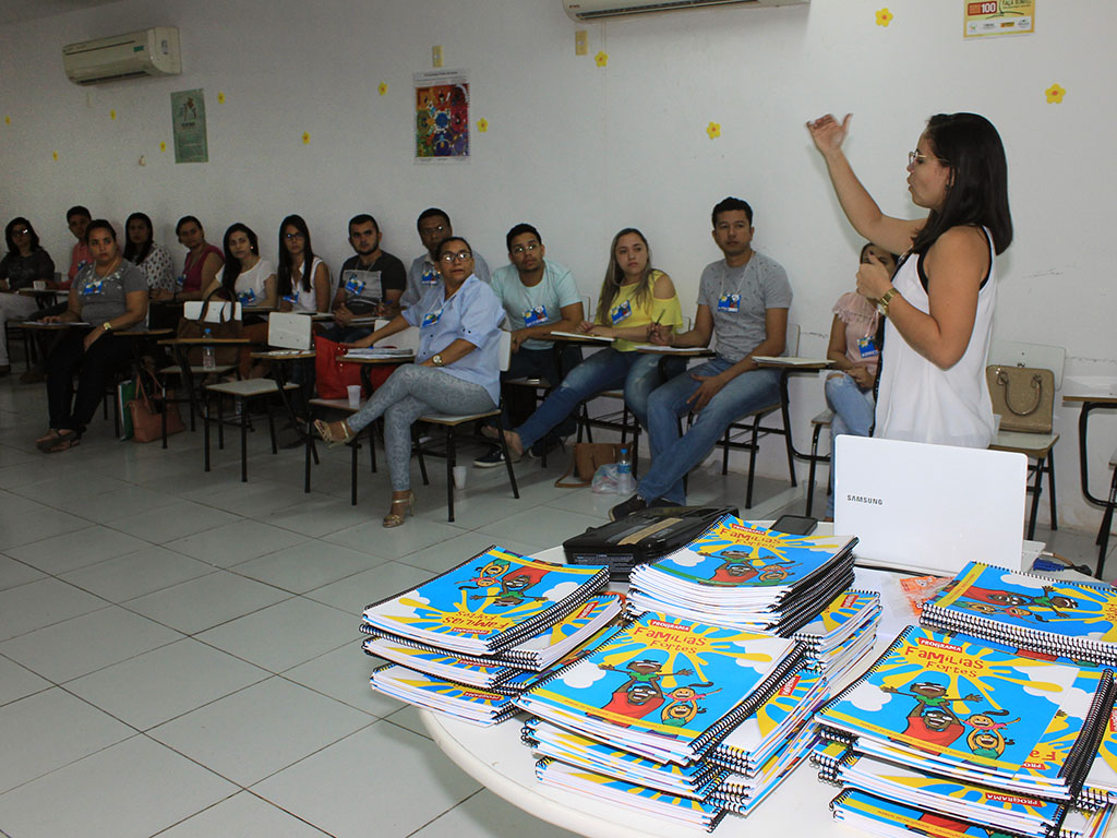 Você está visualizando atualmente Maracanaú participa de formação do Programa Famílias Fortes