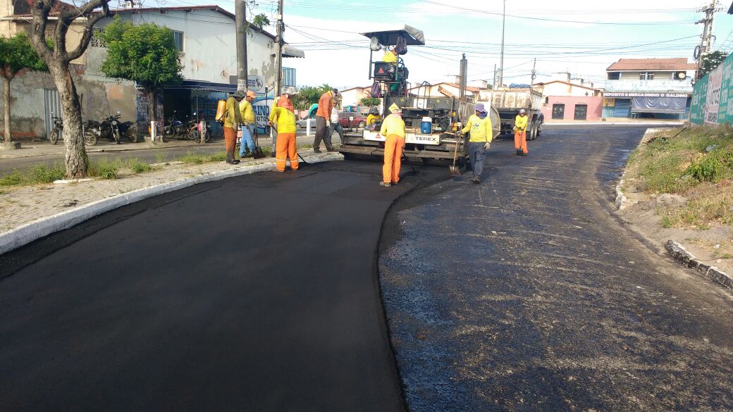 Você está visualizando atualmente Prefeitura inicia recapeamento asfáltico de vias no Conjunto Industrial