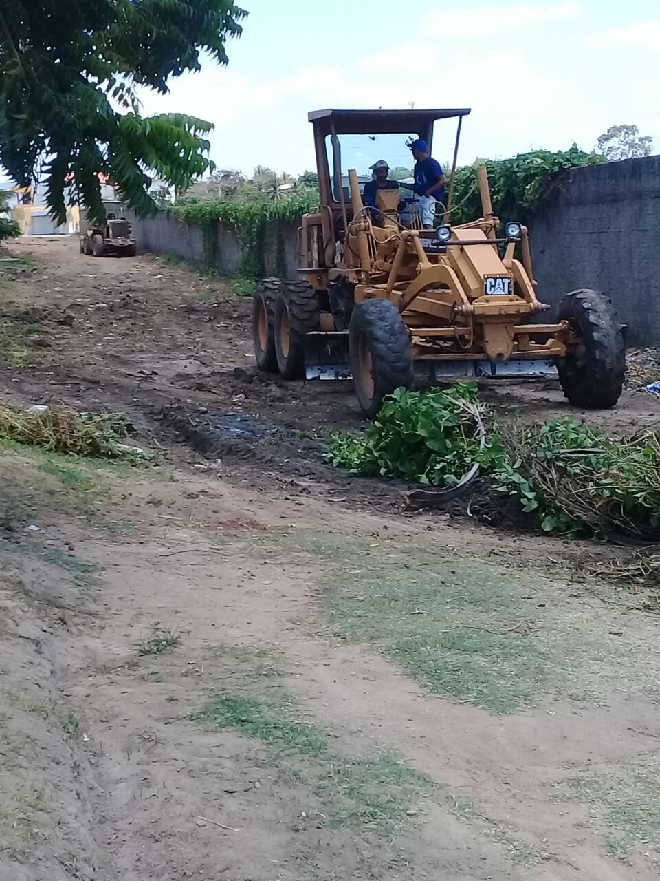 Você está visualizando atualmente Prefeitura realiza limpeza e recuperação da Rua Zacarias Brasil