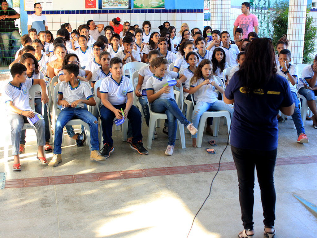 Você está visualizando atualmente Demutran realiza ação educativa com alunos das escolas municipais