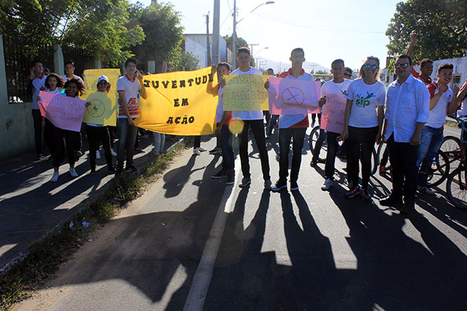 No momento, você está visualizando Sejula participa de caminhada em prevenção às drogas no Timbó