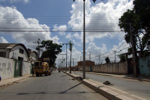 Leia mais sobre o artigo SeInfra realiza limpeza da Avenida Radialista João Ramos