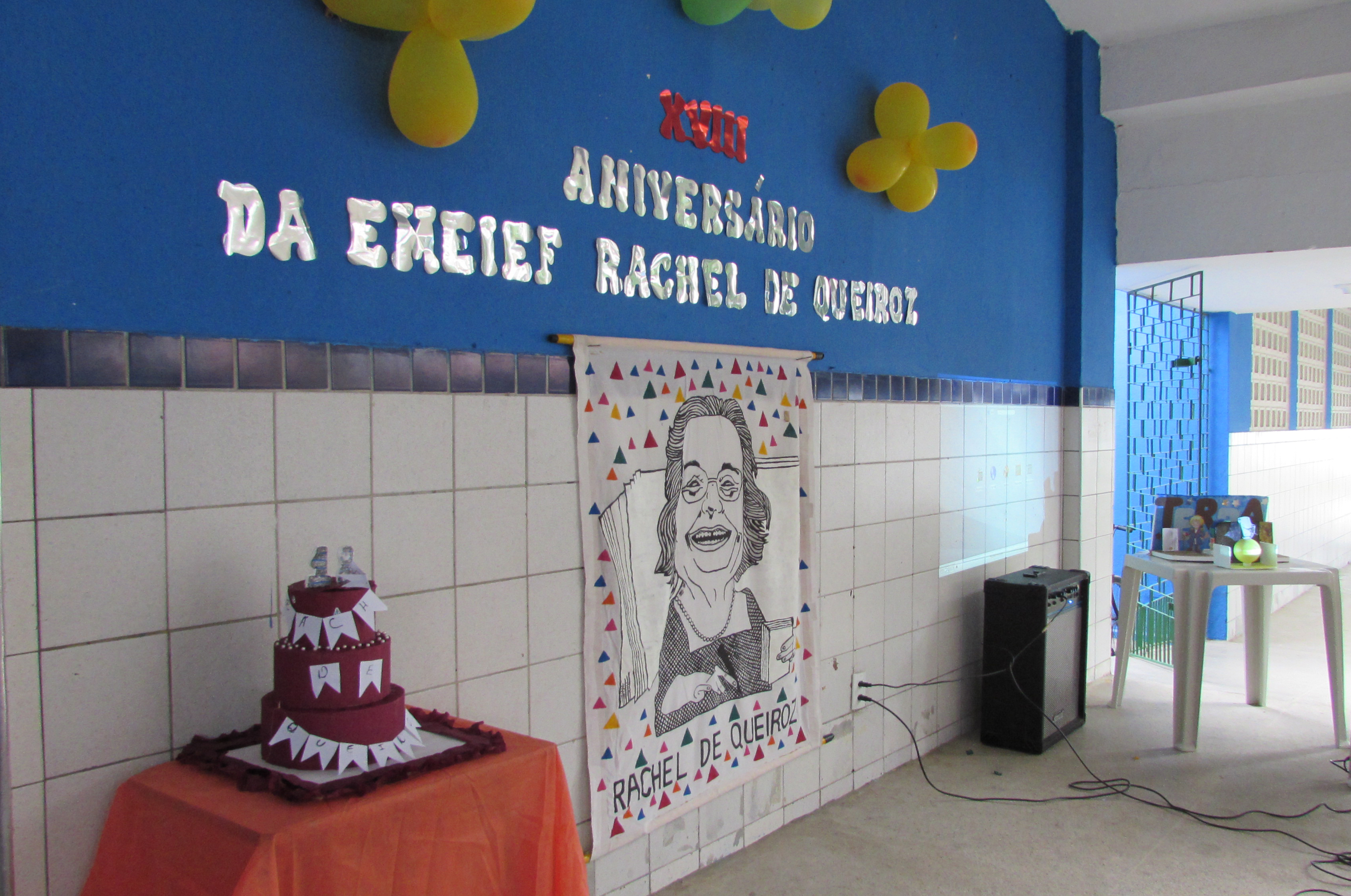No momento, você está visualizando Escola Municipal Rachel de Queiroz comemora 18 anos de fundação e estudantes recebem premiações