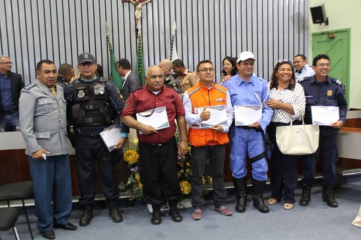 Você está visualizando atualmente Guarda Municipal e Defesa Civil recebem homenagem da Câmara Municipal