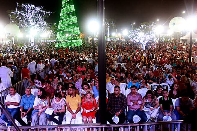 No momento, você está visualizando Milhares de Fiéis participam da Missa Natal do Senhor