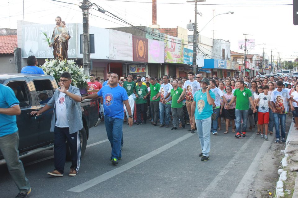 Você está visualizando atualmente São José foi homenageado com Procissão e Missa em Maracanaú