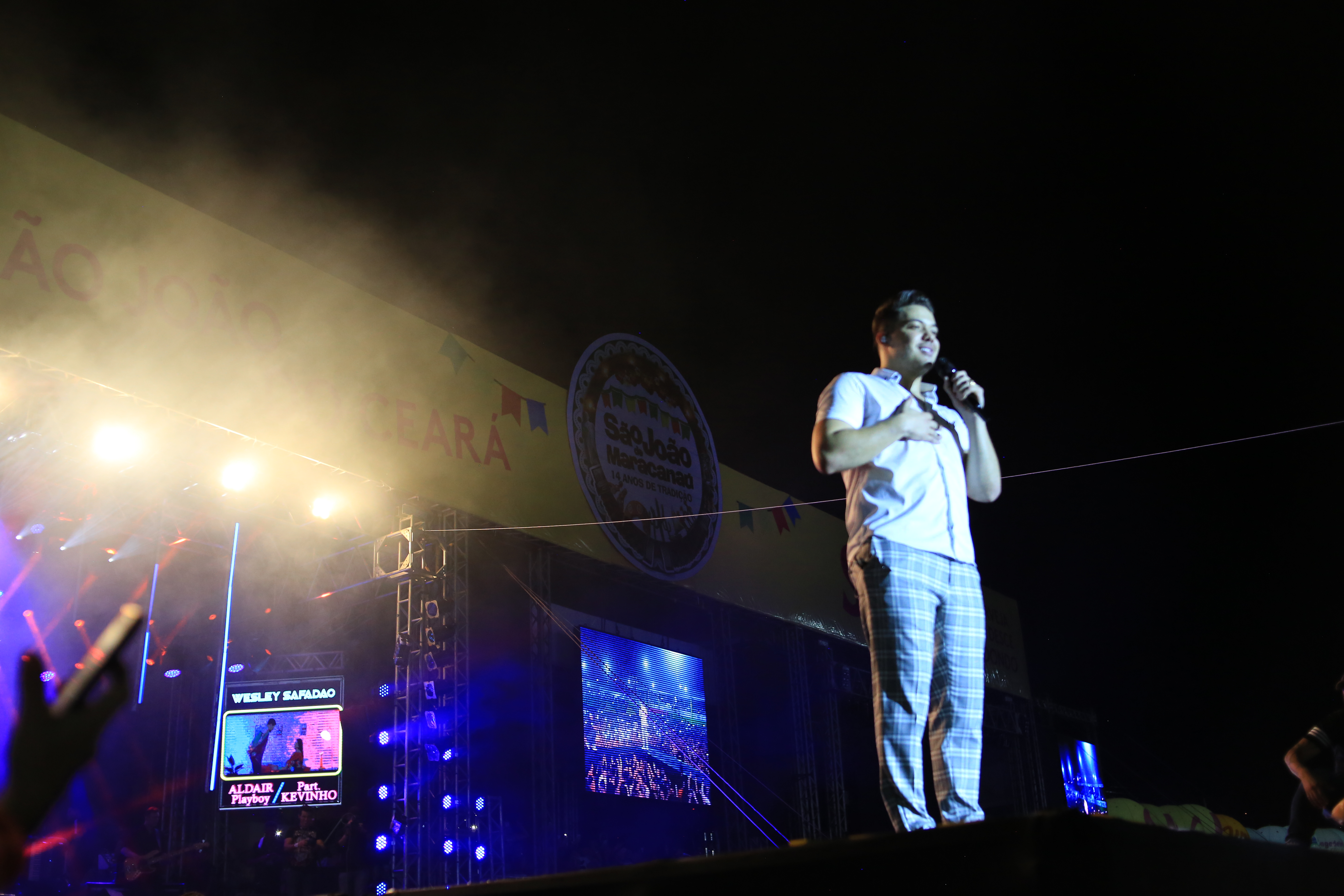 Você está visualizando atualmente Wesley Safadão e diversas atrações culturais garantem lotação de público na abertura do São João de Maracanaú 2018