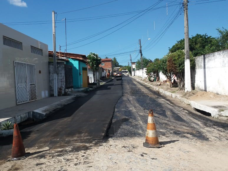 No momento, você está visualizando Prefeitura realiza manutenção asfáltica em diversas vias do Piratininga