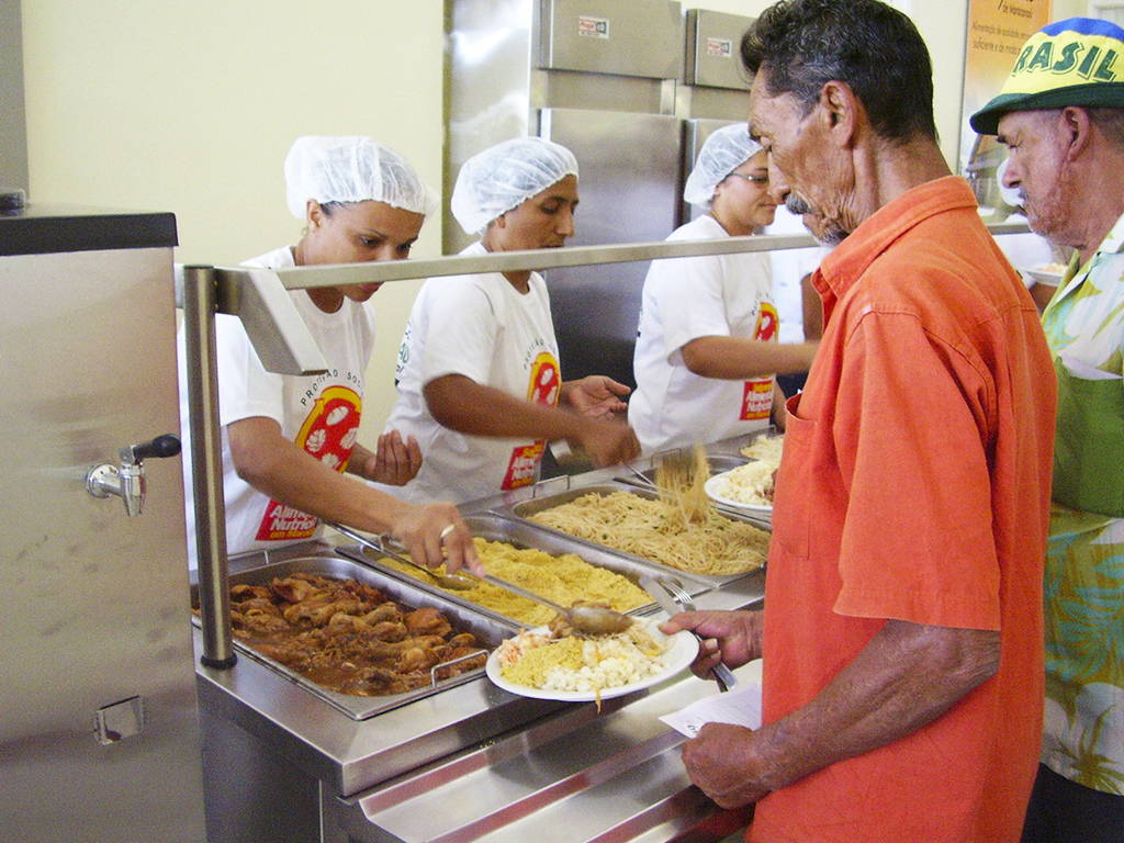 Você está visualizando atualmente Restaurante Popular de Maracanaú comemora 10 anos de atividades