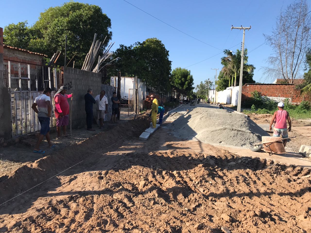 No momento, você está visualizando Prefeitura realiza obras de drenagem e pavimentação em ruas do Luzardo Viana e Residencial Maracanaú