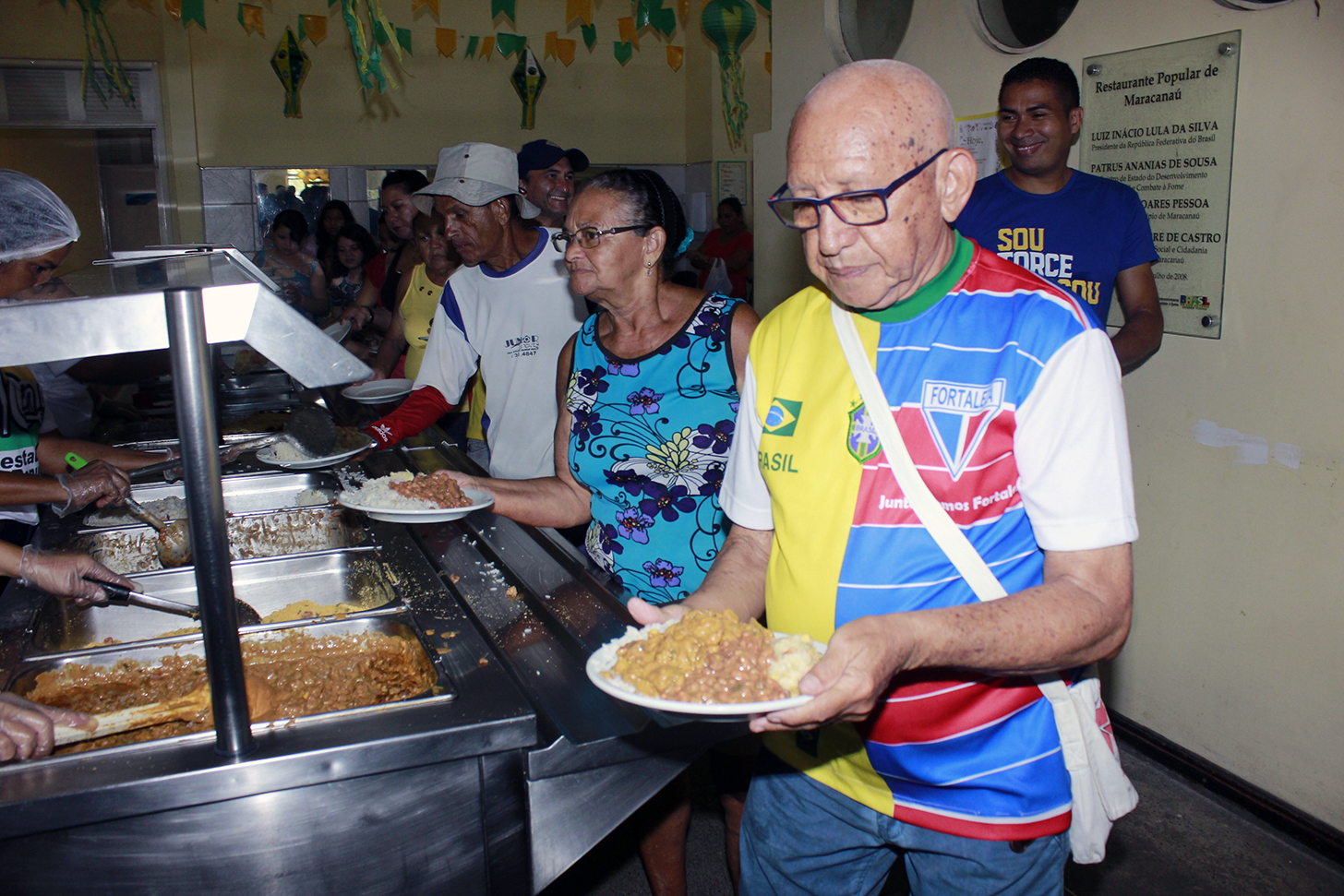 Você está visualizando atualmente Homenagens marcam os 10 anos de atividades do Restaurante Popular