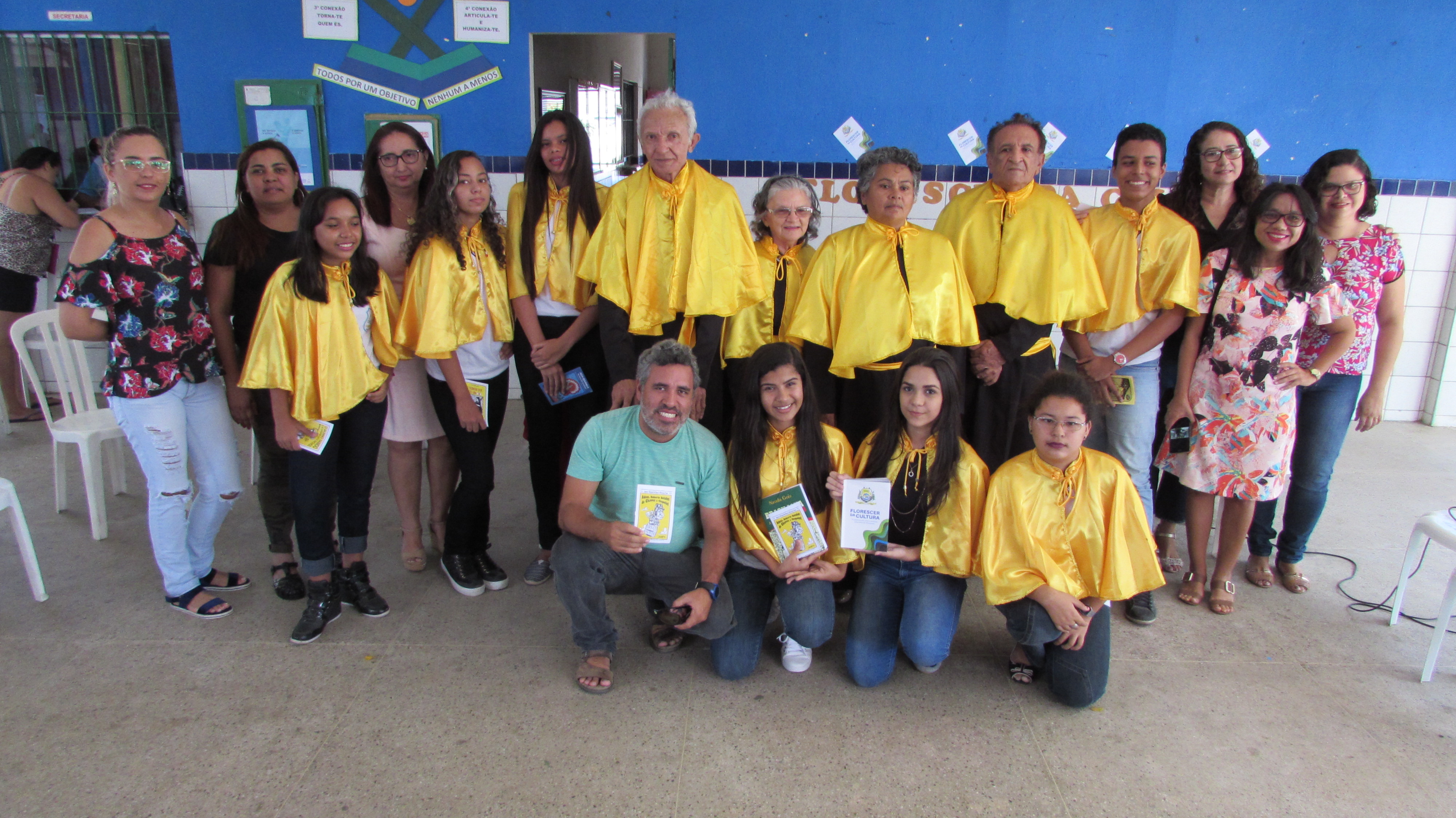 Você está visualizando atualmente Estudantes da Escola Municipal Rachel de Queiroz recebem homenagem da Academia Maracanauense de Letras